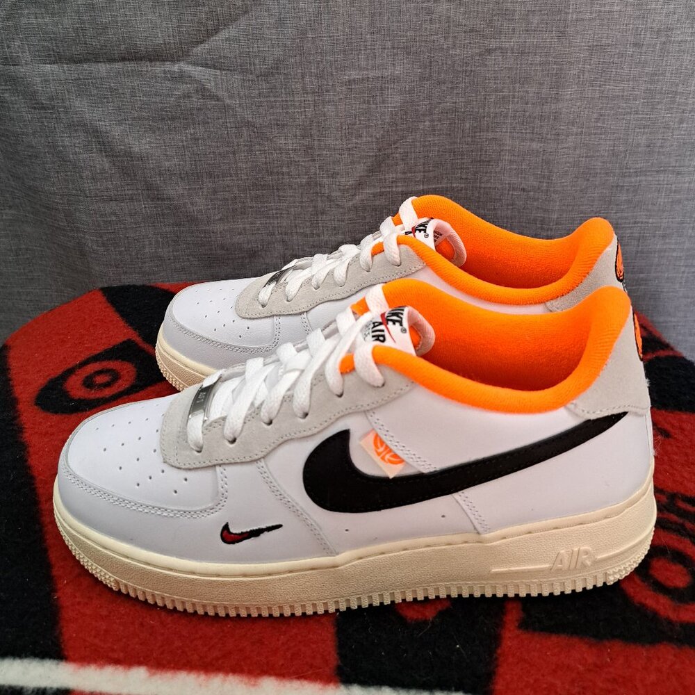 %SIZE 7Y YOUTH WOMANS 8.5 NIKE AIR FORCE 1 SHOES LV8 WHITE ORANGE / A22